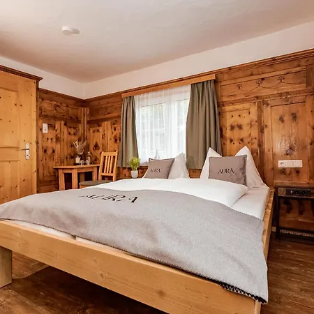 Aura Bed & Breakfast *