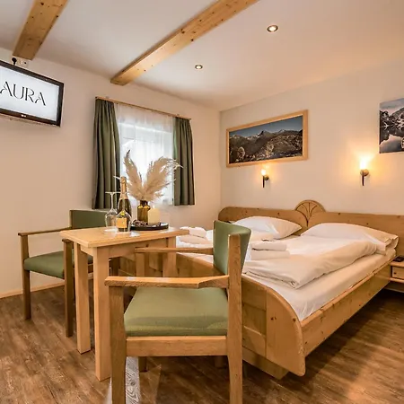 Aura Bed & Breakfast *
